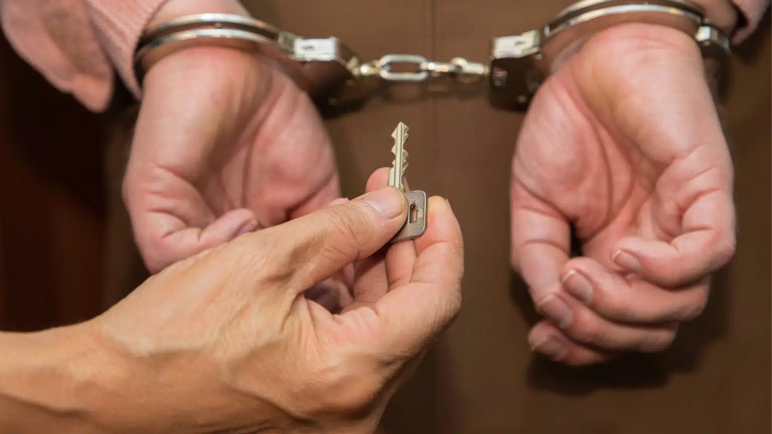 49 адам түрмеден шықты